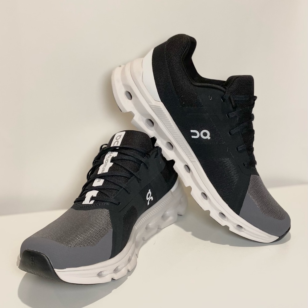 NWT On Running Cloudrunner Men’s 10 in Eclipse/Frost